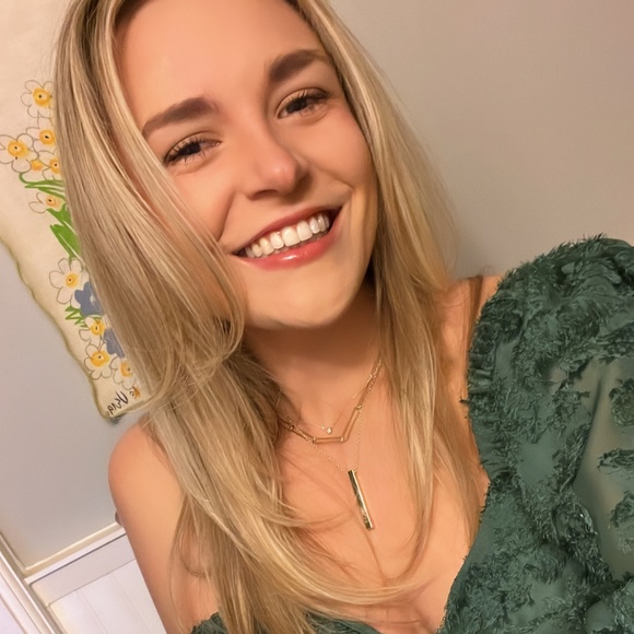 Meet your Posher, Laura - Picture 1 of 1
